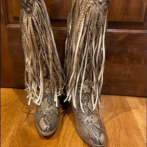 L&B snake look fringe boots.